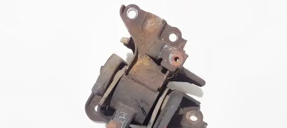 Hyundai Elantra Engine mount bracket
