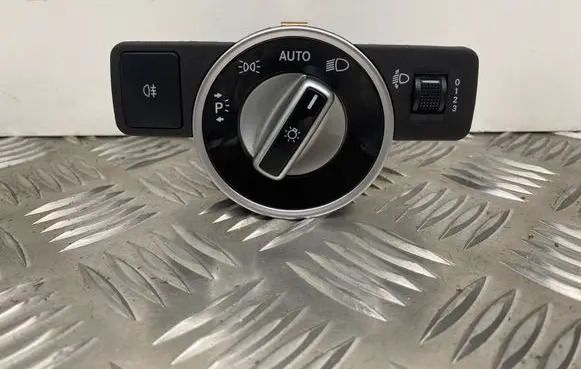 Mercedes-Benz C W204 Light switch A2049053103