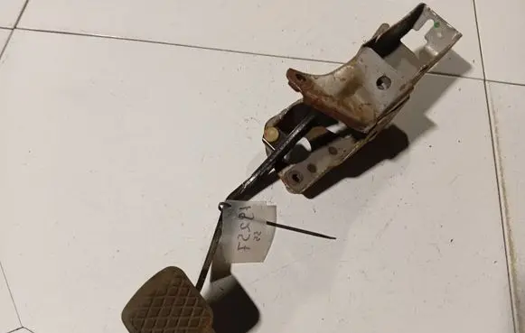 Honda FR-V Clutch pedal 