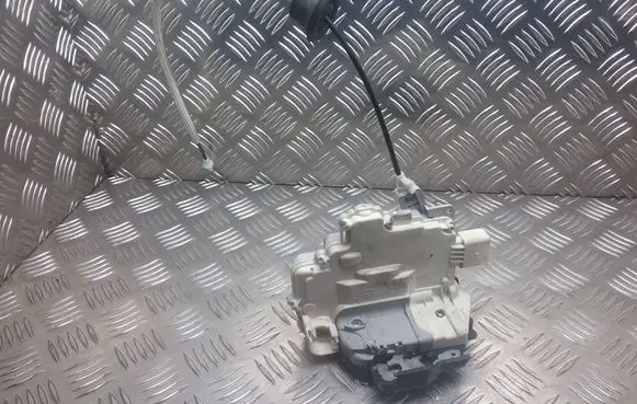 Audi A4 S4 B7 8E 8H Front door lock 8E2837016AA 143506208
