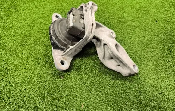 Renault Trafic III (X82) Engine mount bracket 112101360R
