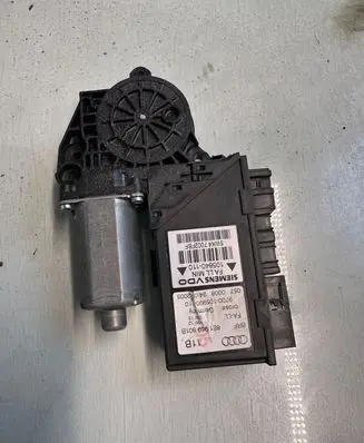 Audi A4 S4 B7 8E 8H Front door window regulator motor 8E1959801B 0669010046