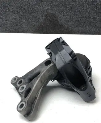Engine mount bracket