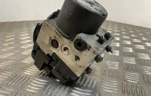 Subaru Forester SG ABS Pump 27534SA01J 11000041670 39070584