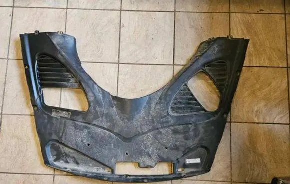 Engine bonnet/hood lock trim molding