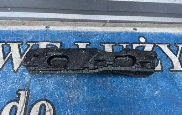 Mercedes-Benz E W211 Front bumper foam support bar 3H529 A2118851137