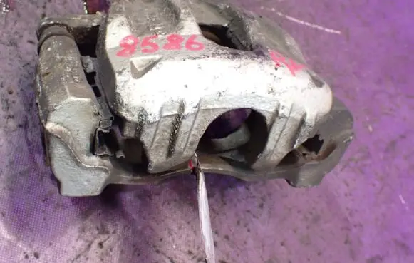 Toyota Corolla Verso E121 Front brake caliper