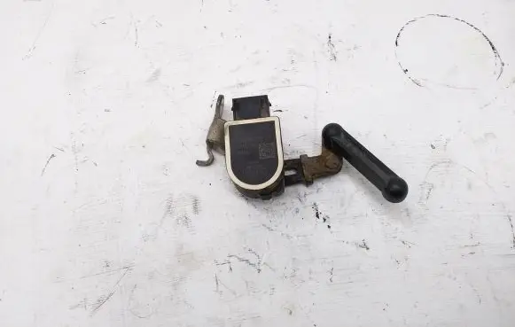 BMW 5 F10 F11 Air suspension front height level sensor 6784072