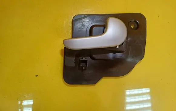 Opel Meriva A Front door interior handle 13121859