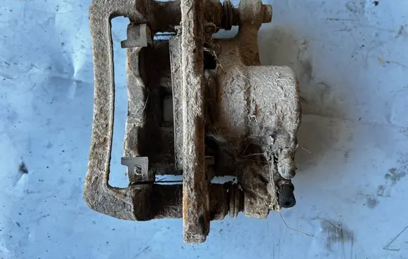 Opel Frontera B Rear brake caliper
