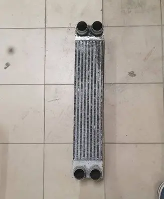 BMW 7 E65 E66 Intercooler radiator 7795386 F0973000