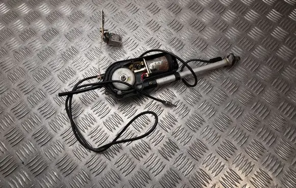 Mercedes-Benz S W126 Aerial antenna amplifier 9113