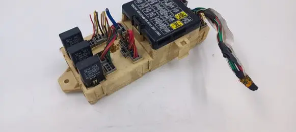 Subaru Impreza I Fuse module 81304FA464 961227