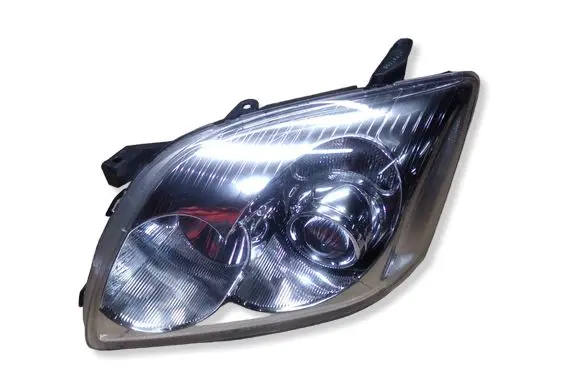 Toyota Avensis T250 Headlight/headlamp 