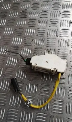 Fuel tank cap lock