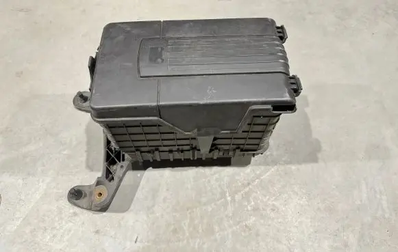 Volkswagen Touran I Battery tray 1K0915333