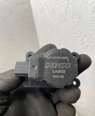 Land Rover Discovery 3 - LR3 Air flap motor/actuator MF1139300680 EAB512 010705