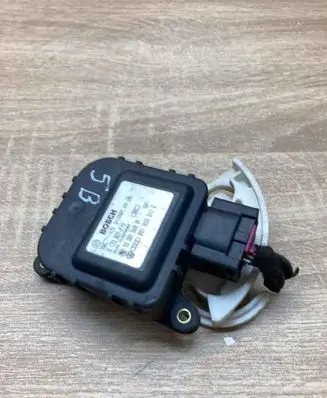 Volkswagen PASSAT B5 Air flap motor/actuator 8D1820511E 0132801115 WITHPLUG