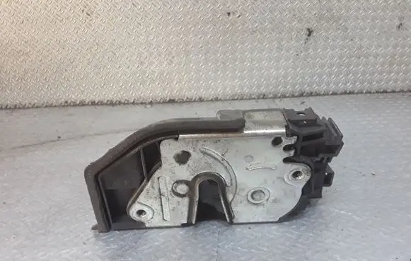 BMW 1 E81 E87 Front door lock