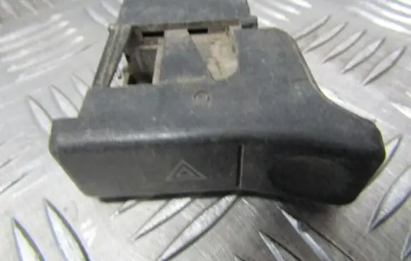 Volkswagen Jetta II Hazard light switch saeqc82
