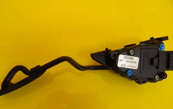 Nissan Primera Accelerator throttle pedal 18002AU400