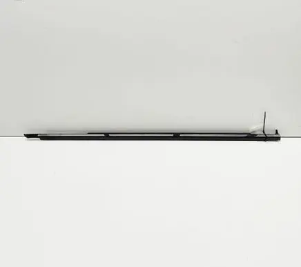 BMW 5 G30 G31 G38 Door glass trim 7404026