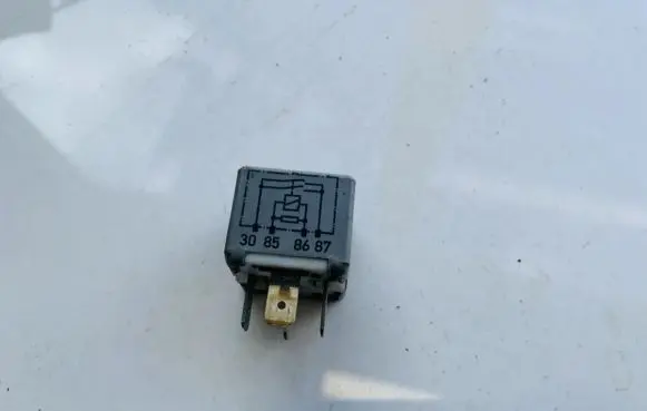 Audi A4 S4 B5 8D Other relay 443951253K 899512000