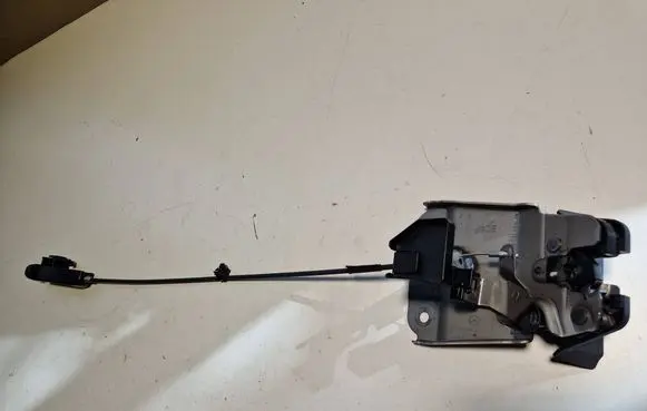 Mazda 3 Loading door lock RU015B175