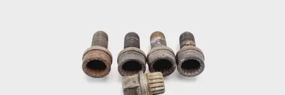 Volkswagen PASSAT B6 Anti-theft wheel nuts and lock 