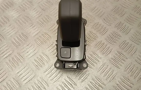 Volvo XC60 Gear shifter/selector 32335745