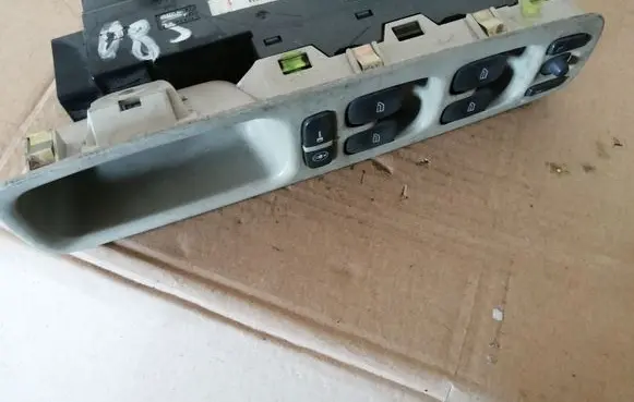 Volvo S80 Electric window control switch 9472034