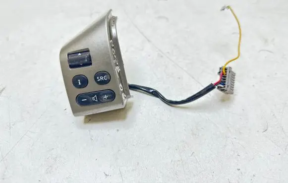 Steering wheel buttons/switches