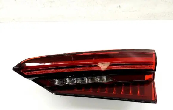 Tailgate rear/tail lights