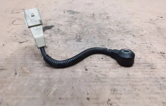 Volkswagen PASSAT B6 Detonation knock sensor 021905377E