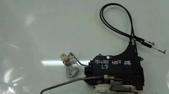 Peugeot 4007 Front door lock 4619834
