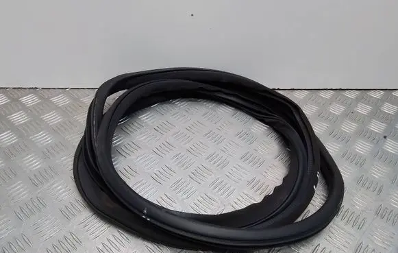 Infiniti Q70 Y51 Front door rubber seal