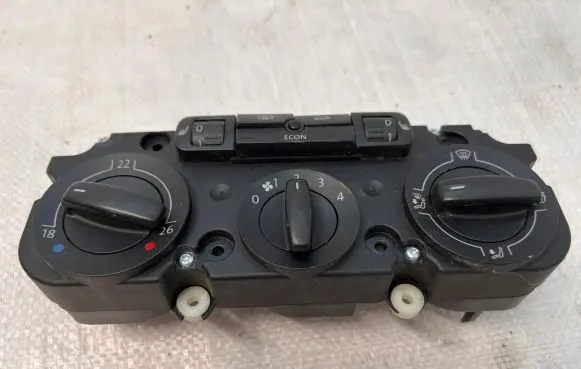 Volkswagen Golf V Climate control unit 5HB008719