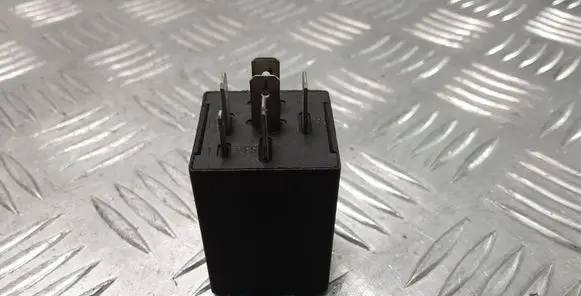 Skoda Octavia Mk1 (1U) Other relay 431955531