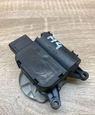 Audi A4 S4 B6 8E 8H Air flap motor/actuator 8E1820511C 0132801302 USED