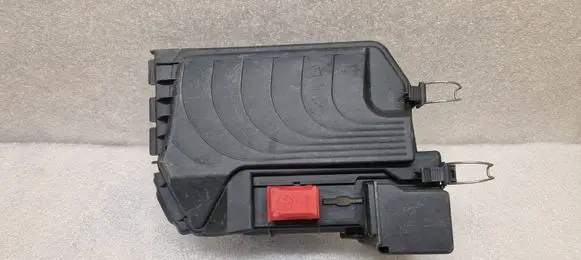 Mercedes-Benz A W176 Fuse box cover A2465400182