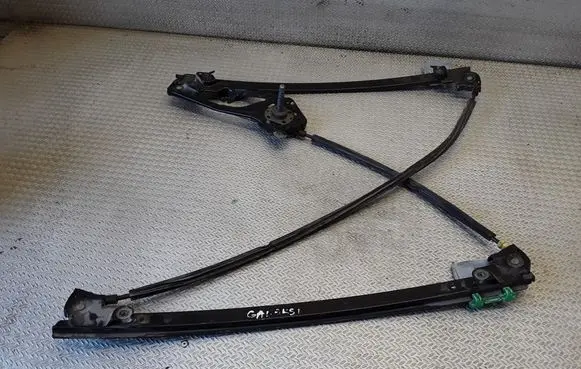 Rear door manual window regulator