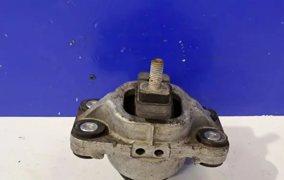 Land Rover Range Rover L405 Engine mount bracket 