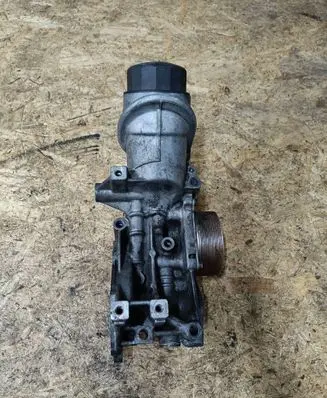 Honda CR-V Oil filter mounting bracket 