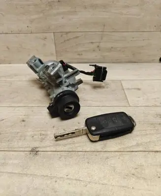 Volkswagen Touran I Ignition lock 1K0905851B