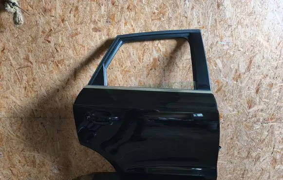 Audi Q3 8U Rear door LY9B