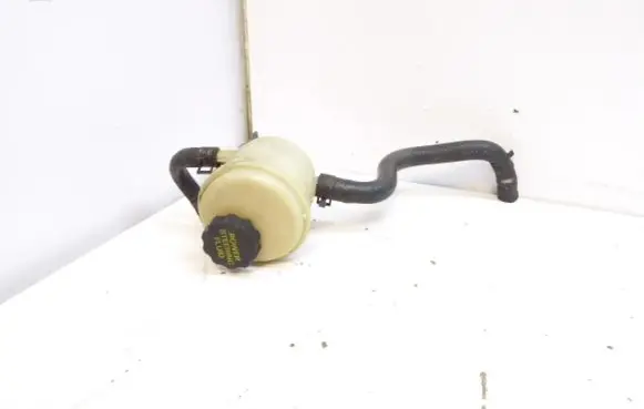 Nissan Sunny Power steering fluid tank/reservoir