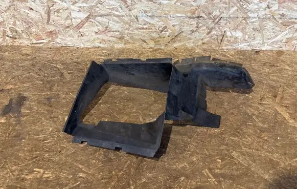 Audi Q7 4L Intercooler air channel guide 4L0117336B