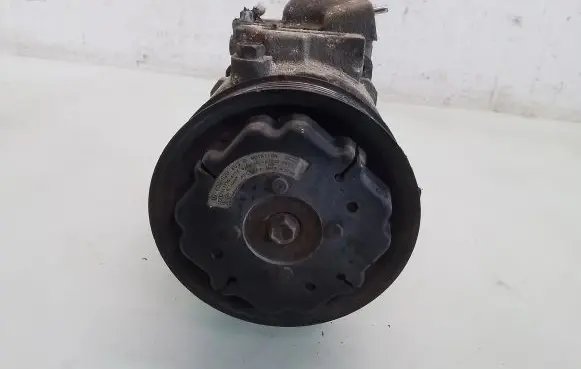 Volkswagen Polo IV 9N3 Air conditioning (A/C) compressor (pump) 6Q0820803D