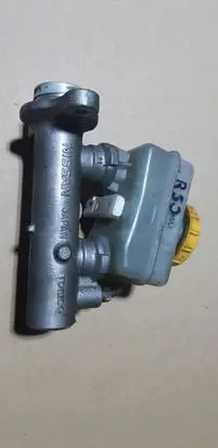 Nissan Pathfinder R50 Master brake cylinder