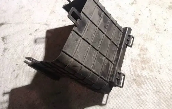 Skoda Octavia Mk2 (1Z) Battery box tray cover/lid 1k0915336b